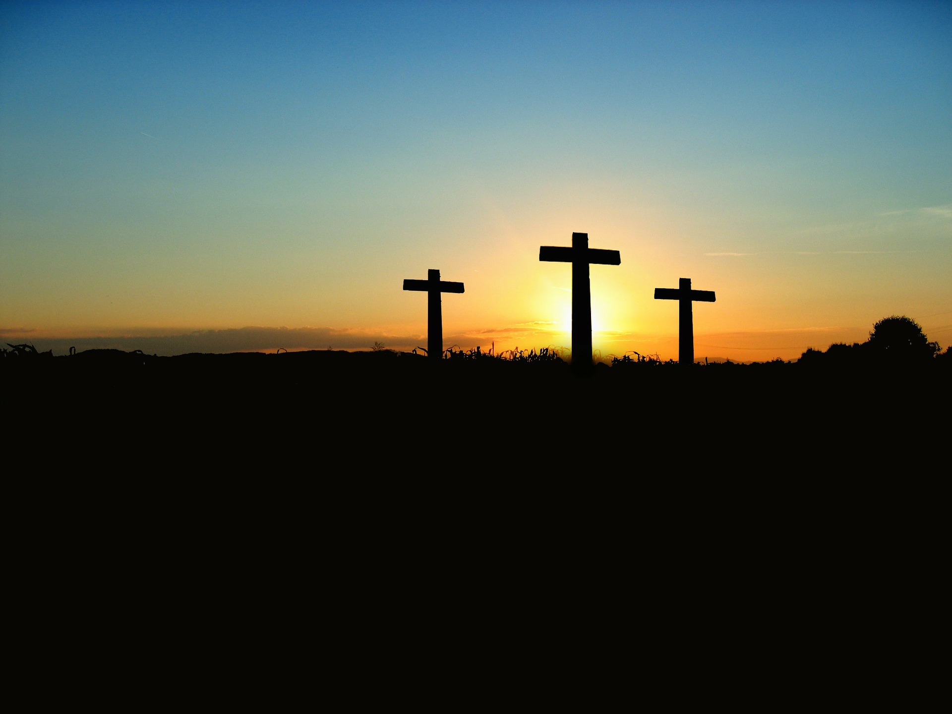 Sunrise and crosses by Gerd Altmann from Pixabay