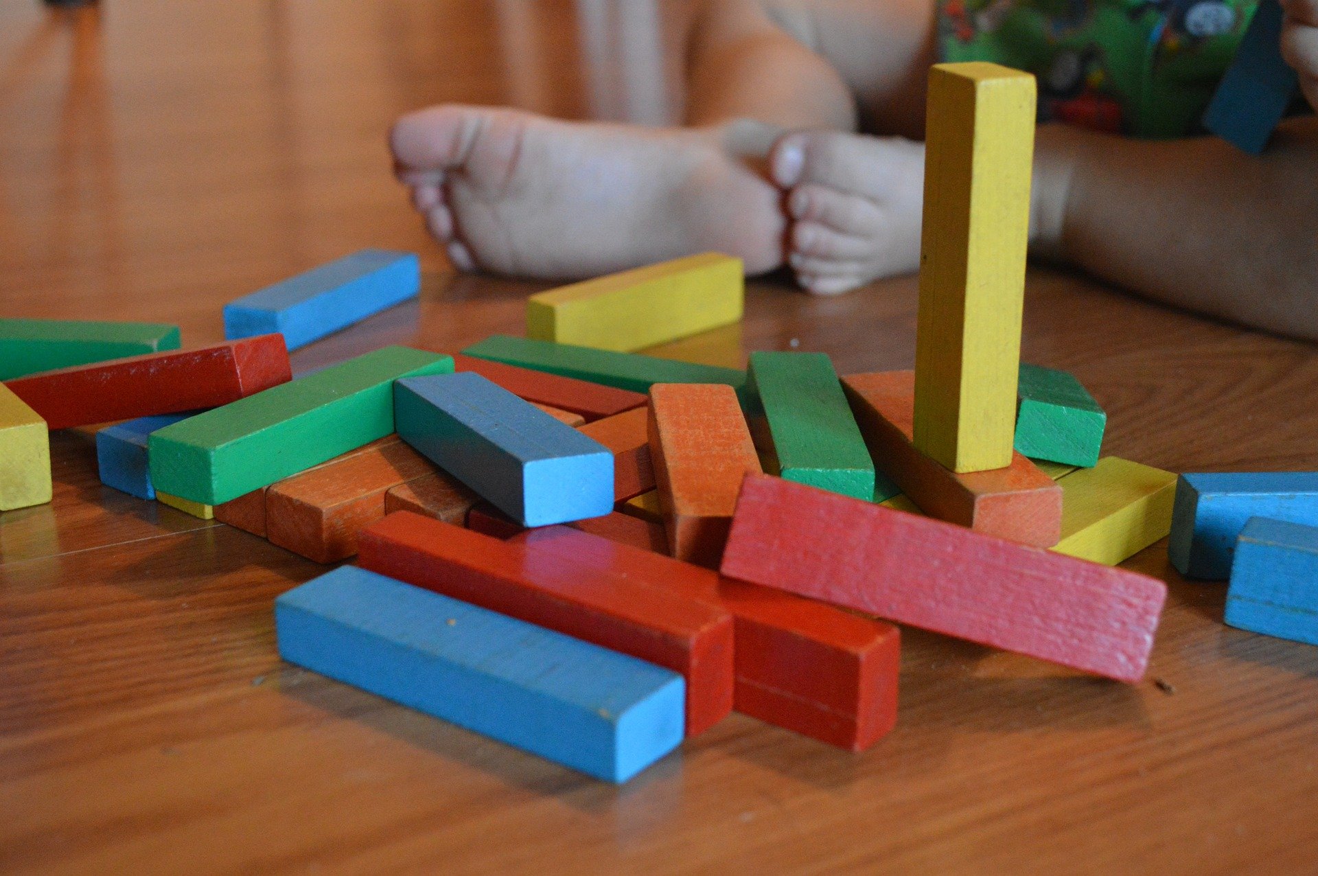 Toddler and blocks, Image by bethL from Pixabay