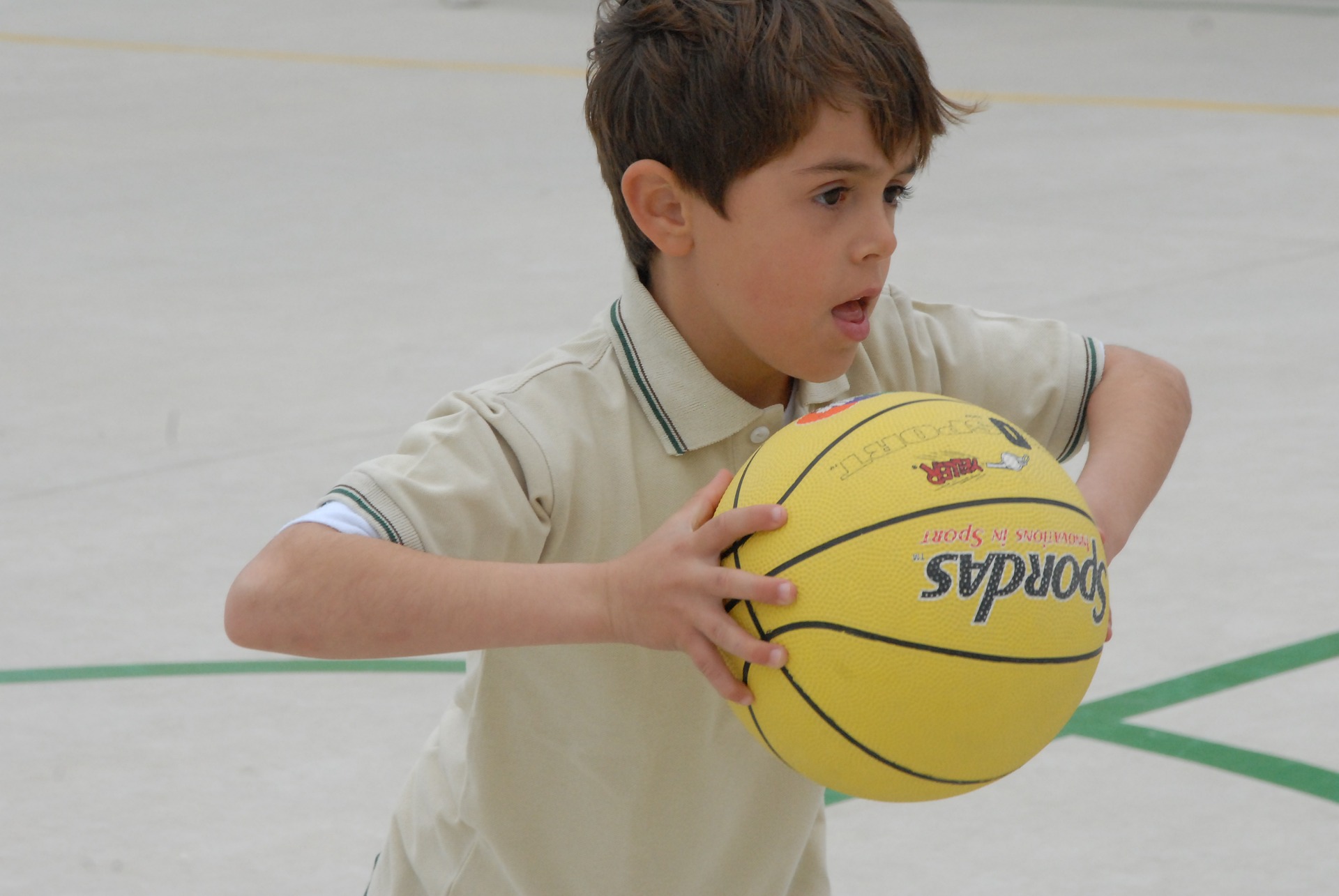 child with basketball, Image by Angel Salazar from Pixabay